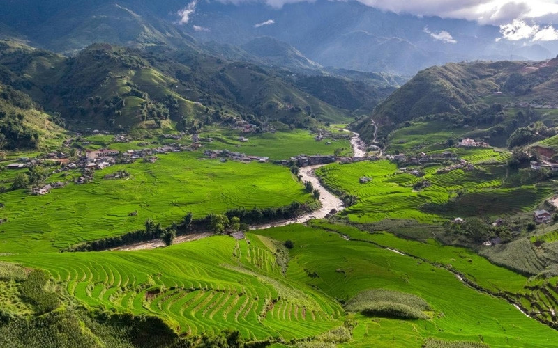 Bài văn cảm nhận tâm trạng kẻ ở - người đi trong trong bốn dòng thơ đầu của bài thơ Việt Bắc