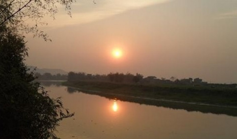 Viết bài văn biểu cảm về con người và cảnh sắc thiên nhiên Bắc Giang qua bài Chiều sông Thương của tác giả Vĩnh Mai